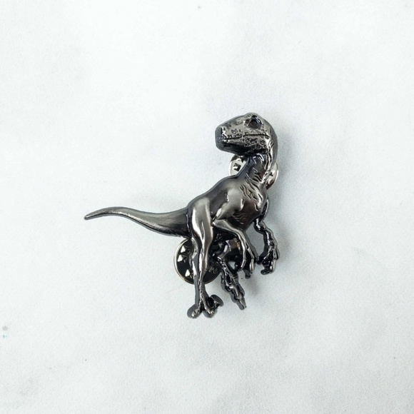 Jurassic World Raptor Pin - Picture 3 of 5